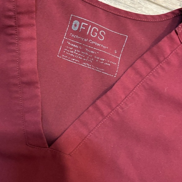 FIGS Burgundy V-Neck Scrub Top Small Casma - Picture 3 of 5